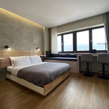 Celestial Luxury Skg Port Apartment *